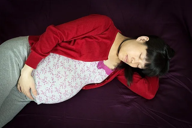 תנוחת שינה מומלצת בהריון
